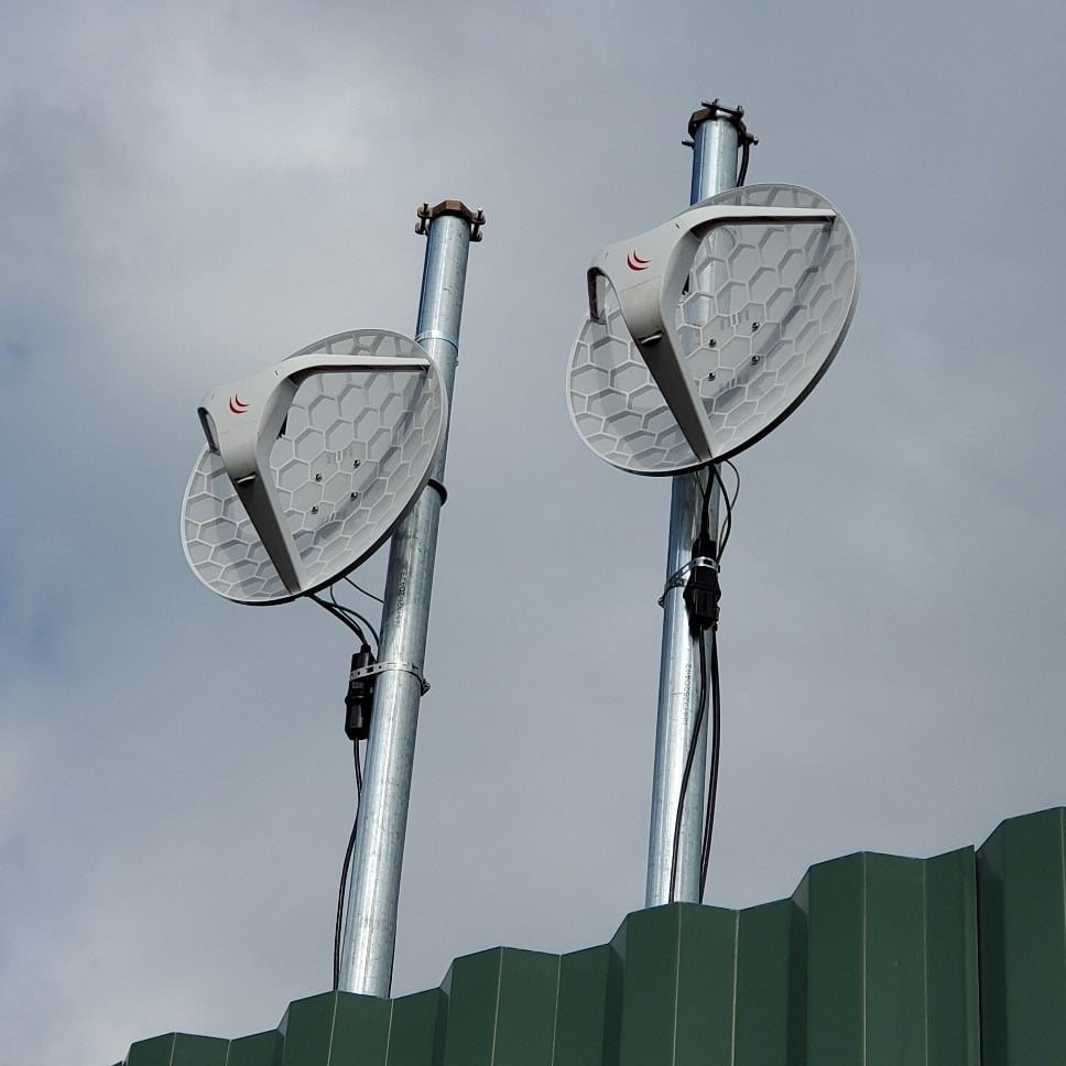 Redundant Point-to-Point Radio-Frequency Microwave Link antennas at the transmission end