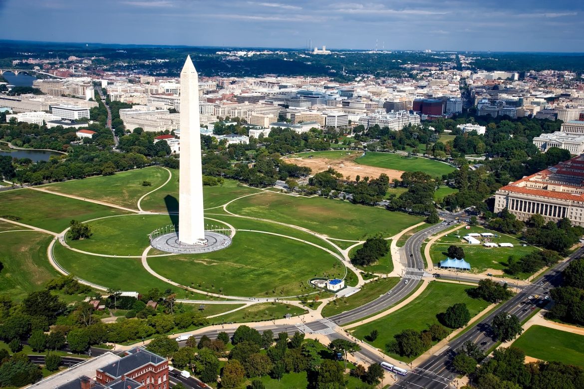 Aerial view of George Washington Memorial and White House in Washington D.C.